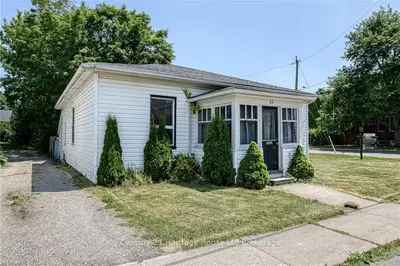 23 CHAPEL Street, Woodstock, ON N4S 3R2