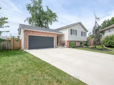 18 OLD ORCHARD Glen, Woodstock, ON N4V 1G2
