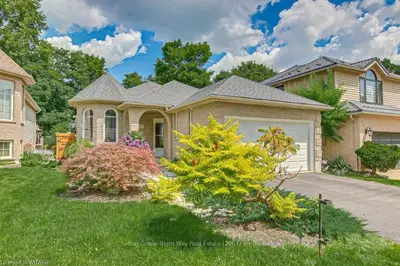 25 PEMBERS, Woodstock, ON, N4S 8Z5