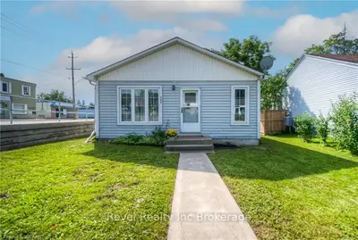 698 HAYBALL Street, Woodstock, ON N4S 4Z4