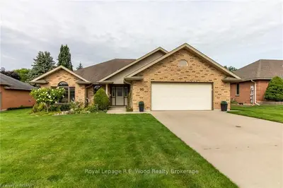 90 PARKWOOD Drive, Tillsonburg, ON N4G 5E3