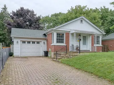 26 SOMERSET Street, Stratford, ON N5A 6K1