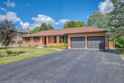 4 THORNCLIFFE Circle, Tillsonburg, ON N4G 4Y4
