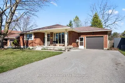 4 HOWE Avenue, Tillsonburg, ON N4G 4P1