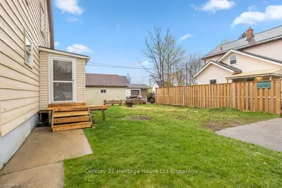 19 BIDWELL Street 2, Tillsonburg, ON N4G 3T2