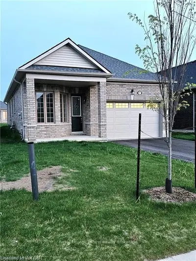 7 SEATON Crescent, Tillsonburg, ON N4G 0J8