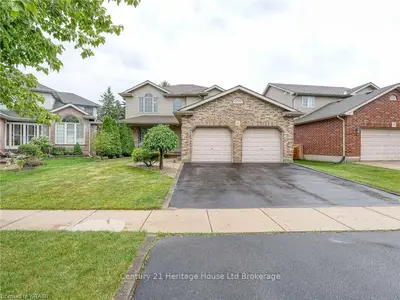 40 BLUE JAY Boulevard, Woodstock, ON N4T 1T2