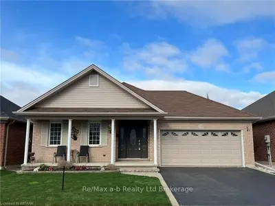 52 JONES Crescent, Tillsonburg, ON N4G 5X6