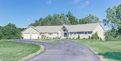 981 LAKESHORE Road, Norfolk, ON N0E 1C0
