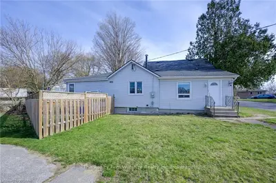 6 TILLSON Street, Tillsonburg, ON N4G 2X2