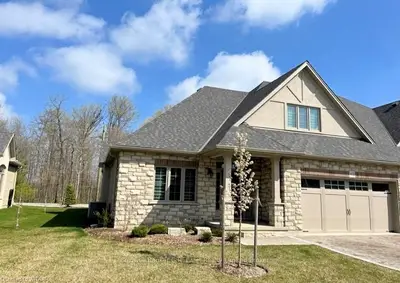5 WOOD HAVEN Drive 402, Tillsonburg, ON N4G 0A8