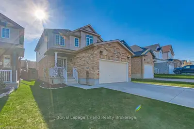 819 FRONTENAC Crescent, Woodstock, ON N4V 0A8