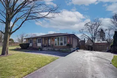 22 DEVON Court, Tillsonburg, ON N4G 4K5