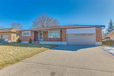 30 MAPLE Lane, Tillsonburg, ON N4G 2Y7