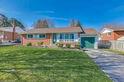 4 DEAN Crescent, Ingersoll, ON N5C 3C2