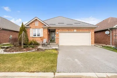 11 FAIRS Crescent, Tillsonburg, ON N4G 5W2