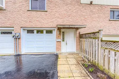 6 MARLBORO Street, Woodstock, ON N4S 8P4