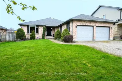 47 JENNIFER Gardens, London North, ON N5X 3K2