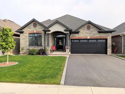 24 ESSELTINE Drive, Tillsonburg, ON N4G 0C3