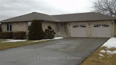 31 ADAMS Avenue, Tillsonburg, ON N4G 5K5