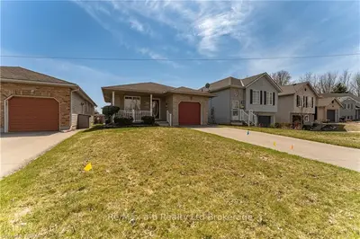 55 MAGNOLIA Drive, Tillsonburg, ON N4G 5N9