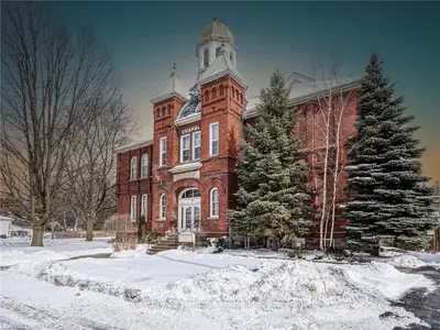27 CHAPEL Street 102, Woodstock, ON N4S 3R5