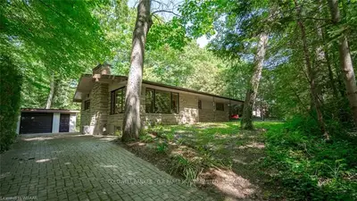10400 LAKEVIEW Avenue, Lambton Shores, ON N0M 1T0