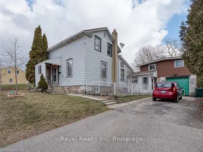 53 CENTRE Street, Woodstock, ON N4S 3X8