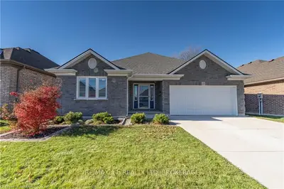 25 HOLLIER Drive, Tillsonburg, ON N4G 0G2