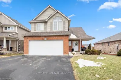 10 CROCUS Avenue, Tillsonburg, ON N4G 5S7
