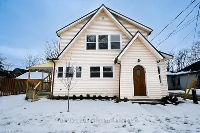 49 LONDON Street W, Tillsonburg, ON N4G 2L4
