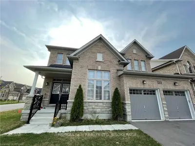 213 HARCOURT Crescent, Woodstock, ON N4T 0L3