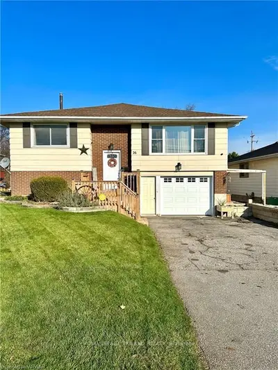 26 DENIS Court, Tillsonburg, ON N4G 2P3