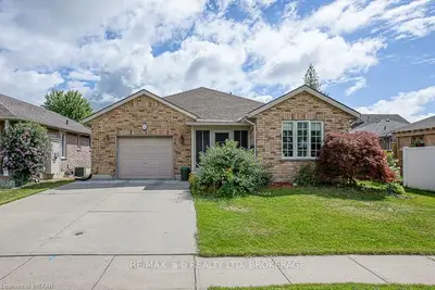 2 ORIOLE Crescent, Woodstock, ON N4T 1T1