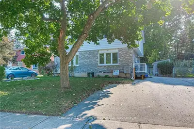 10 Innes Place, Woodstock, On N4s 8n1