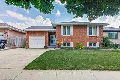 14 KNOWLES Drive, Woodstock, ON N4S 8T9