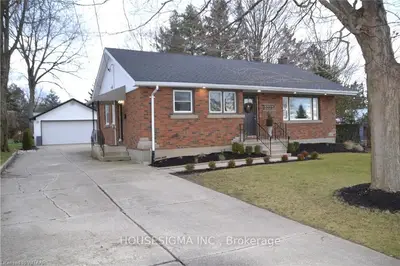 302 QUARTERLINE Road, Tillsonburg, ON N4G 4E5