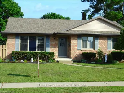 17 CLEAR VALLEY Road, Tillsonburg, ON N4G 4X9