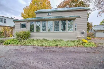 64 LONDON Street W, Tillsonburg, ON N4G 2L5