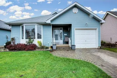 24 EDWIN Crescent, Tillsonburg, ON N4G 5H6