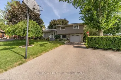 4 CAMDON Court, Tillsonburg, ON N4G 4B3
