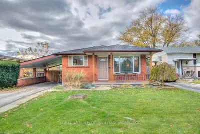 9 KENWOOD Crescent, London East, ON N5Y 3W6