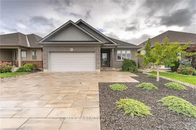 27 ESSELTINE Drive, Tillsonburg, ON N4G 0G2