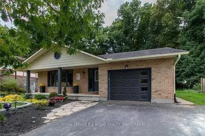 25 SEGAL Drive, Tillsonburg, ON N4G 4P4
