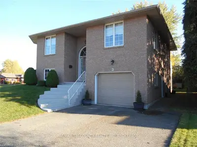 3 CLEAR VALLEY Drive, Tillsonburg, ON N4G 4X9