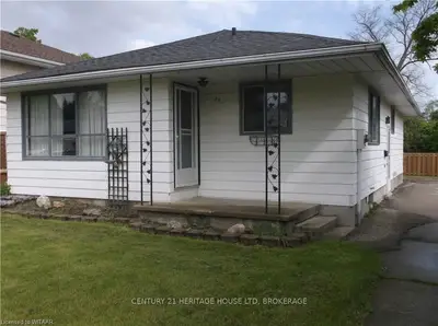 24 DENIS Court, Tillsonburg, ON N4G 2P3