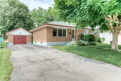 50 YOUNG Street, Woodstock, ON N4S 3L5