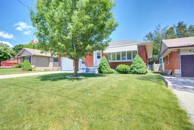 124 QUEEN Street, Tillsonburg, ON N4G 3H3
