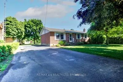10 LYNDHURST Avenue, Norfolk, ON N3Y 4J9