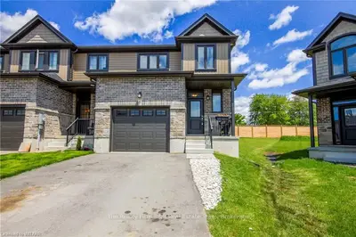 156 LINKS Crescent, Woodstock, ON N4T 0K7